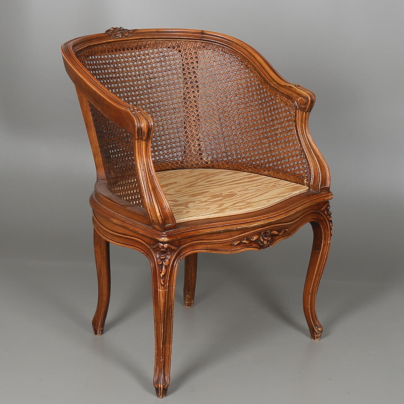 KARMSTOL, lövträ och rotting, rokokostil, 1900-tal.