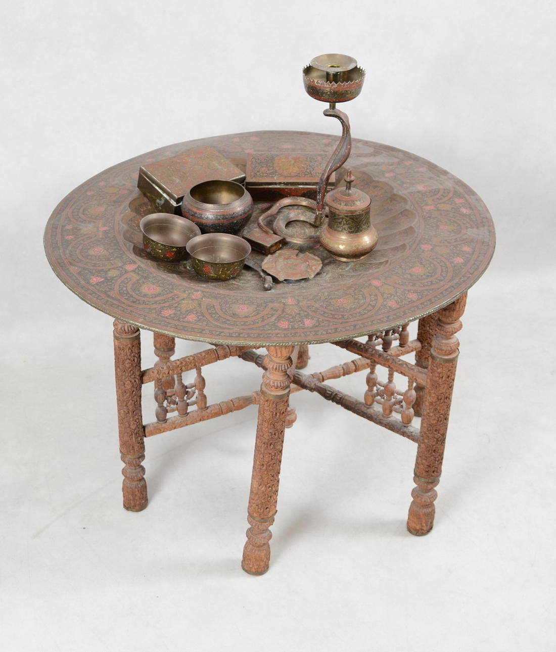 RÖKBORD, orientaliskt, 1900-tal.