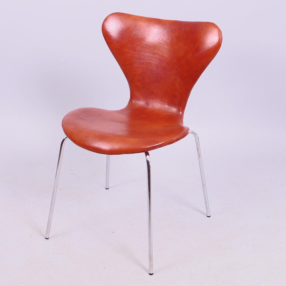 STOL, "7-an", design Arne Jacobsen för Fritz Hansen.