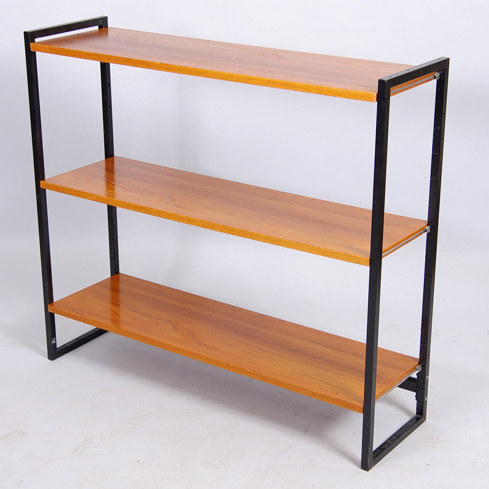 BOKHYLLA, svartmålade metallgavlar med teakhyllor, 1900-talets mitt.