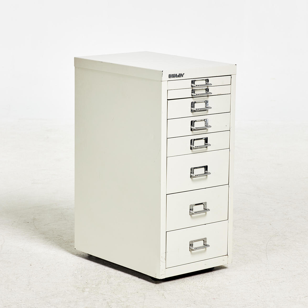 HURTS, 1900-talets andra hälft, märkt Bisley, vitlackerad.