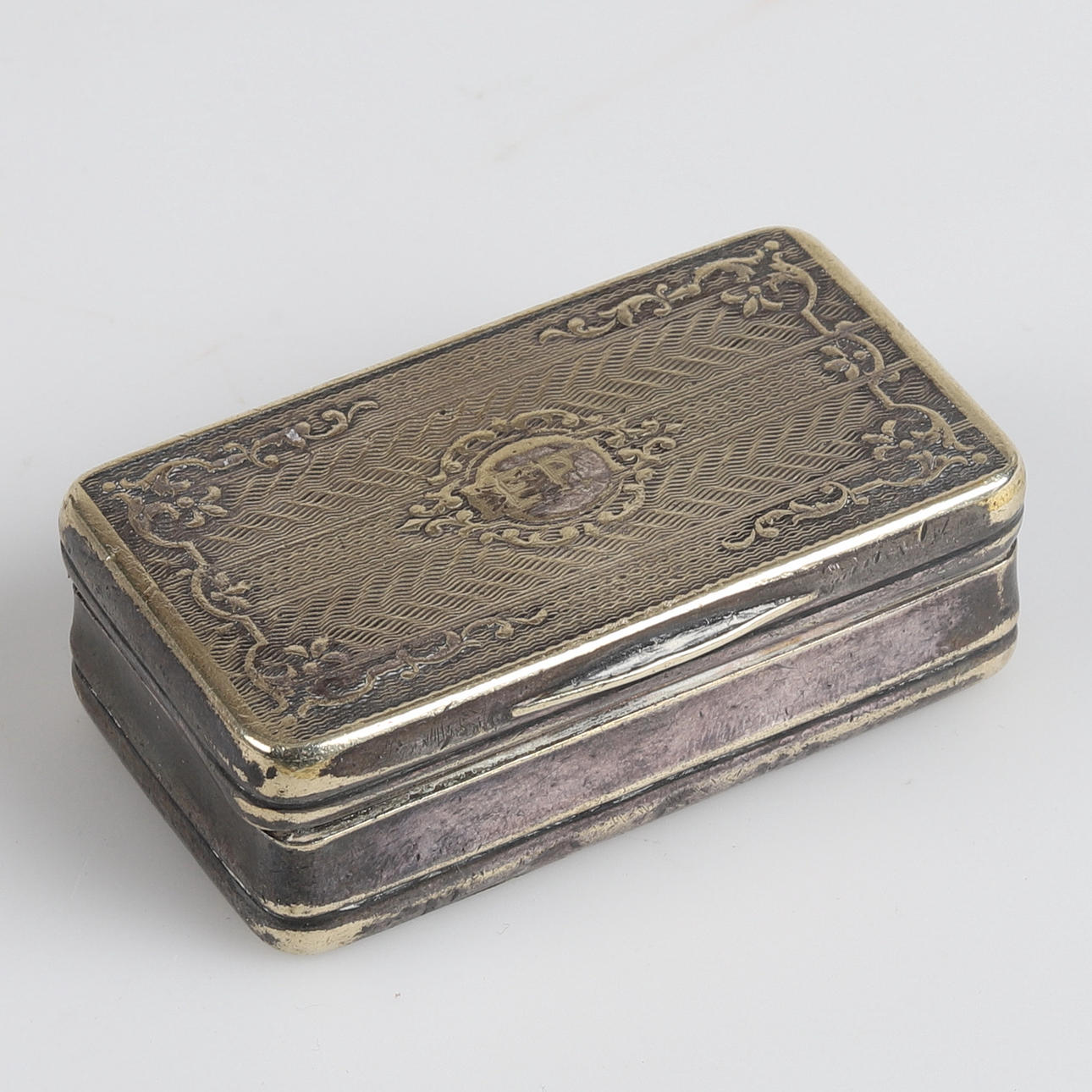 SNUFF BOX, metal, 20th century.