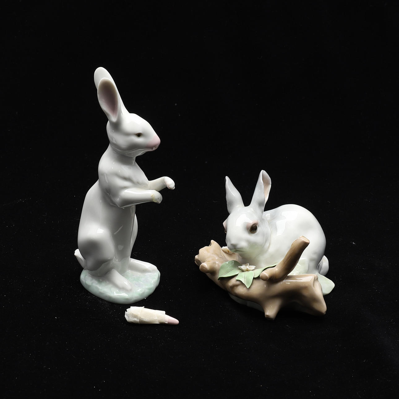A LLADRO BOXING HARE FIGURE, AND LLADRO RABBIT FIGURE.