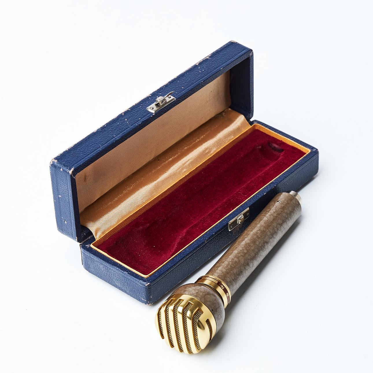 MICRÓFONO, dinámico, AKG D19 B200, años 60, numerado 8886.