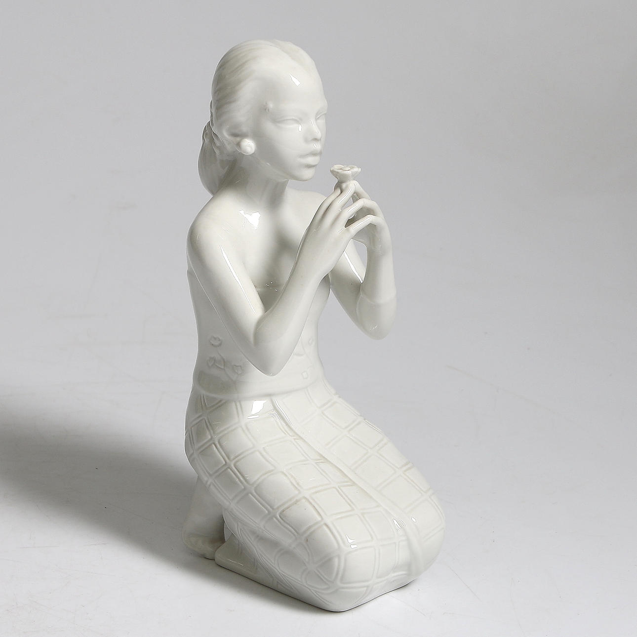 FIGURIN, porslin, "Baliflickan" Harald Salomon, Rörstrand 1943-45.