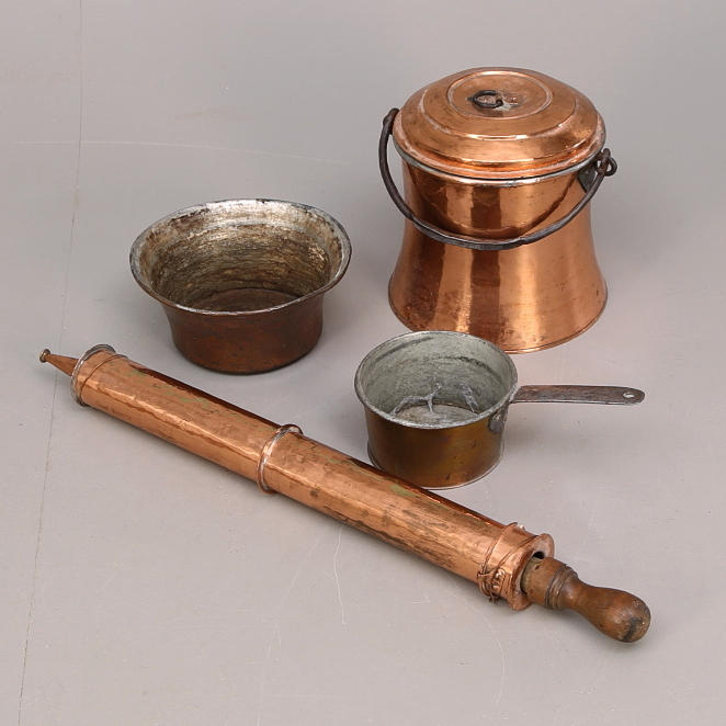 KOPPARFÖREMÅL, 4 st, brandspruta, gryta, hink med lock, balja.