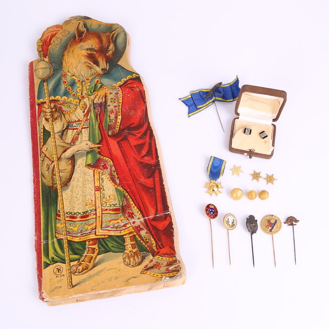 NÅLAR, MÄRKEN + BARNBOK Reinicke Räf och hans kamrater.