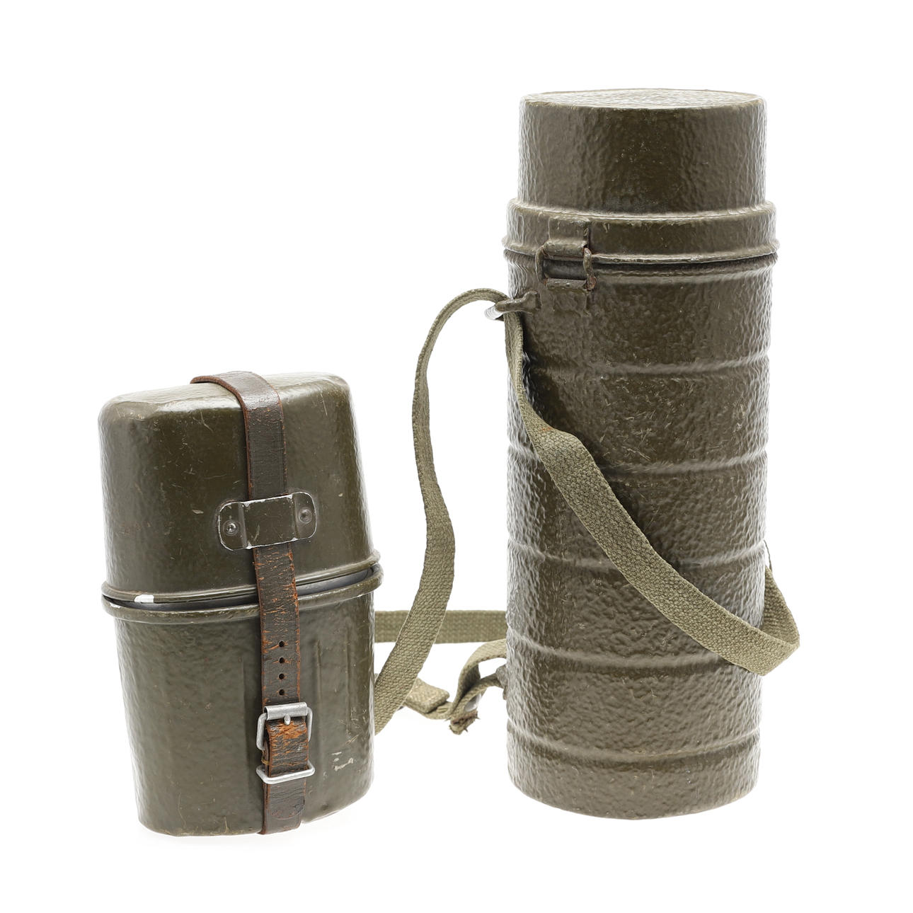 TVÅ TYSKA EFTERKRIGSTIDENS MILITÄRA RÖRA BURKAR.