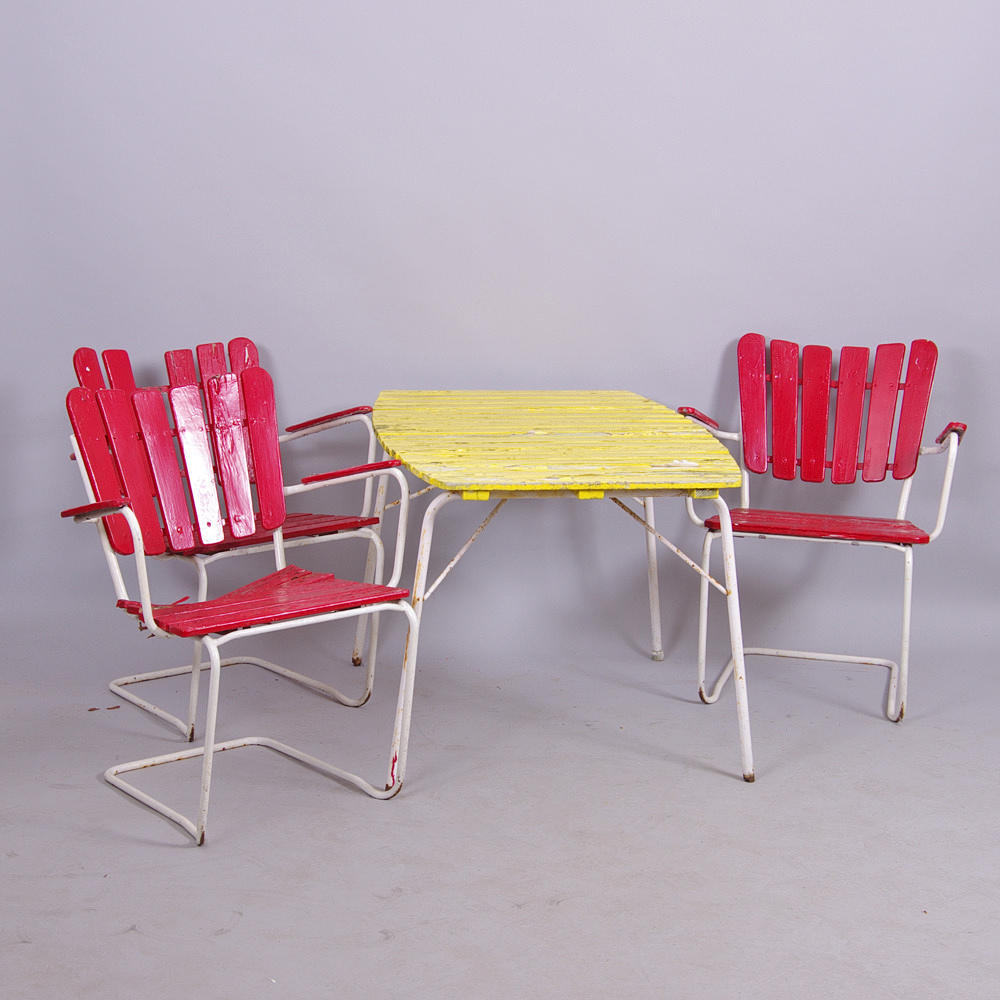 TRÄDGÅRDSMÖBLER, bord samt 3 karmstolar.