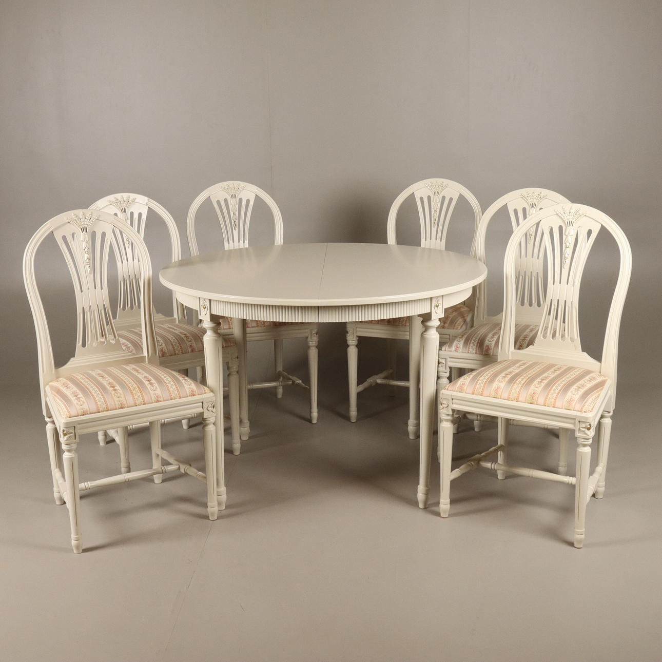 BORD MED 6 STOLAR , gustaviansk stil.