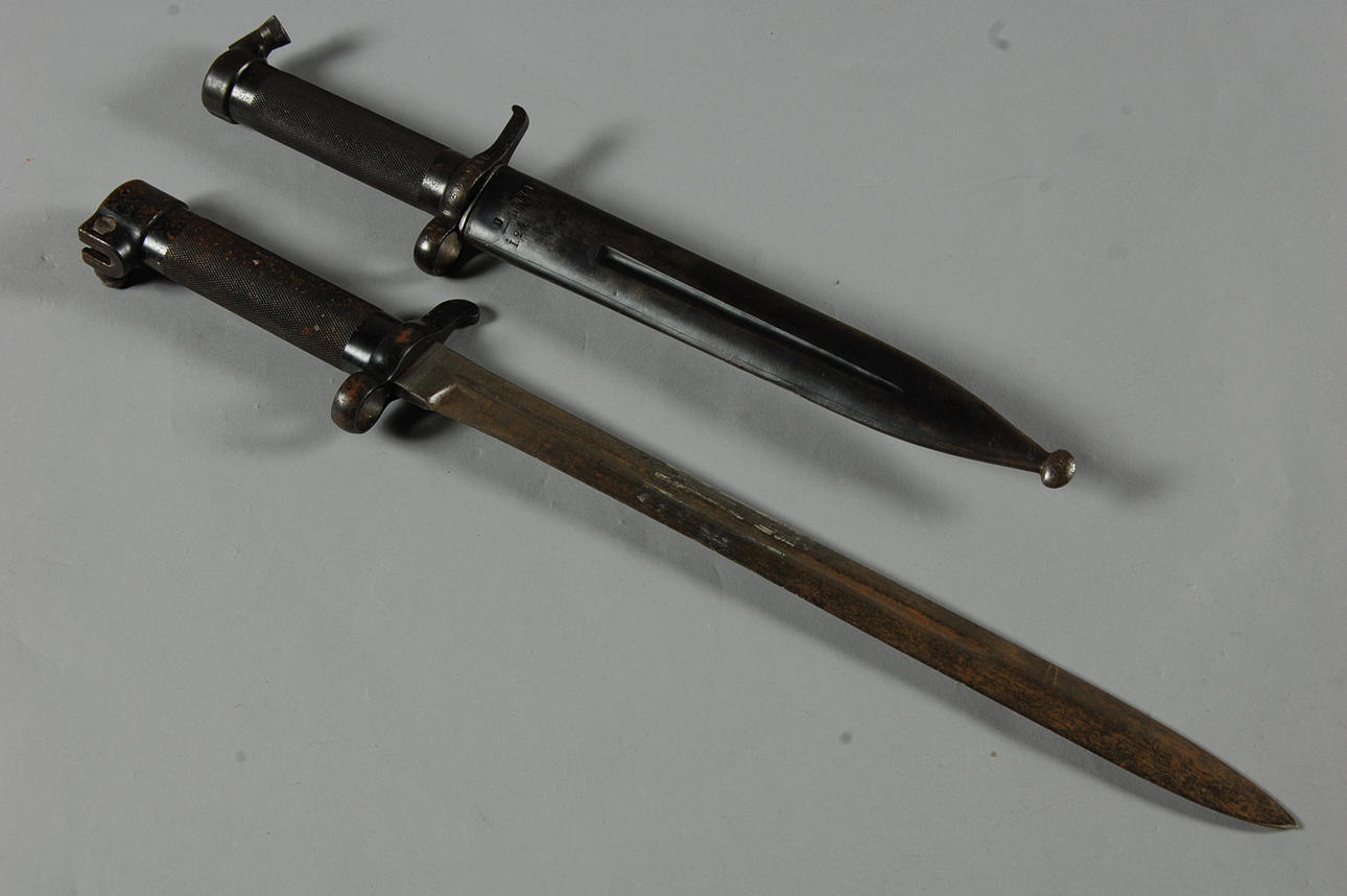 BAJONETTER, 2 st. Svenska Armén.