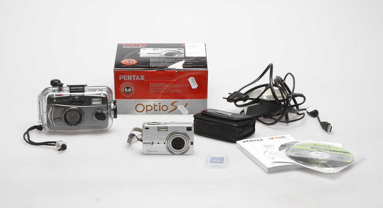 KAMEROR, 2 st, bland annat Pentax.