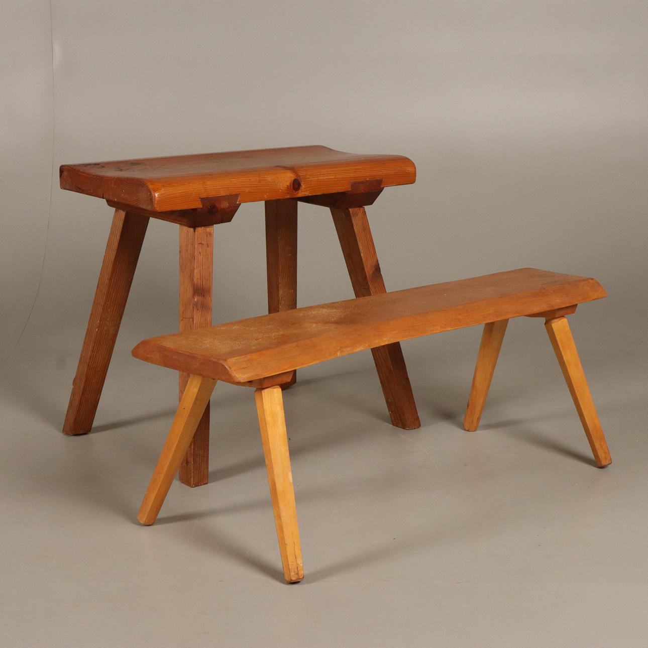 PALETTE 2 Stück, Holz. 20. Jahrhundert.