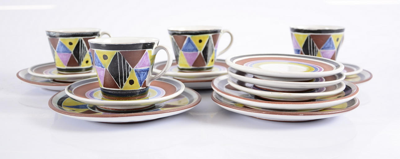 KAFFESERVISDELAR i lergods, 17 delar, Jane Wåhlstedt, Jani, Laholm.