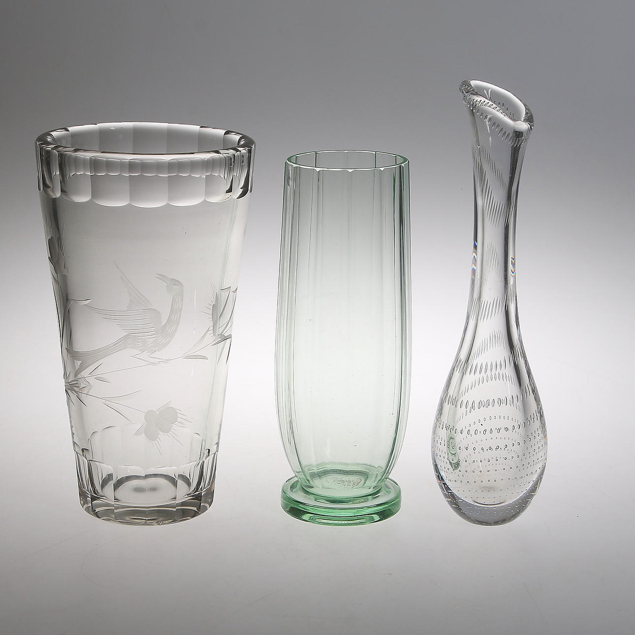 VASER, 3 st, glas, bl.a. Vicke Lindstrand, Kosta.