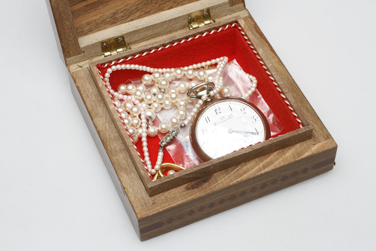 BIJOUTERIER samt FICKUR, 1900-tal.