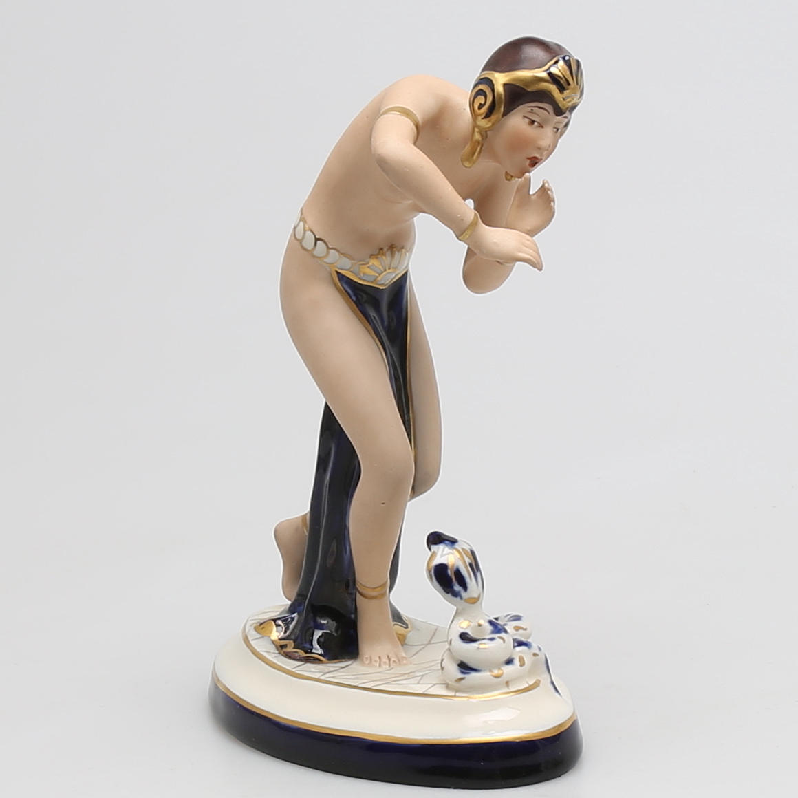 FIGURIN i porslin, ormtjuserska, Royal DUX.