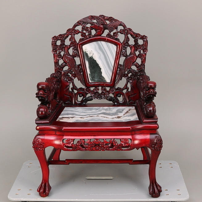 KARMSTOL, rik träskuren dekor, Asien, marmorsits och -rygg.