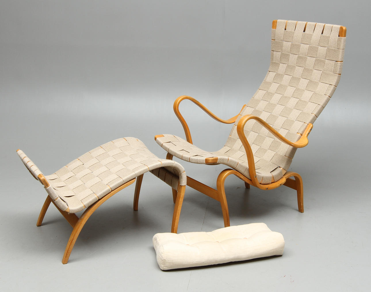 FÅTÖLJ med FOTPALL, "Pernilla", Bruno Mathsson, Karl Mathsson.