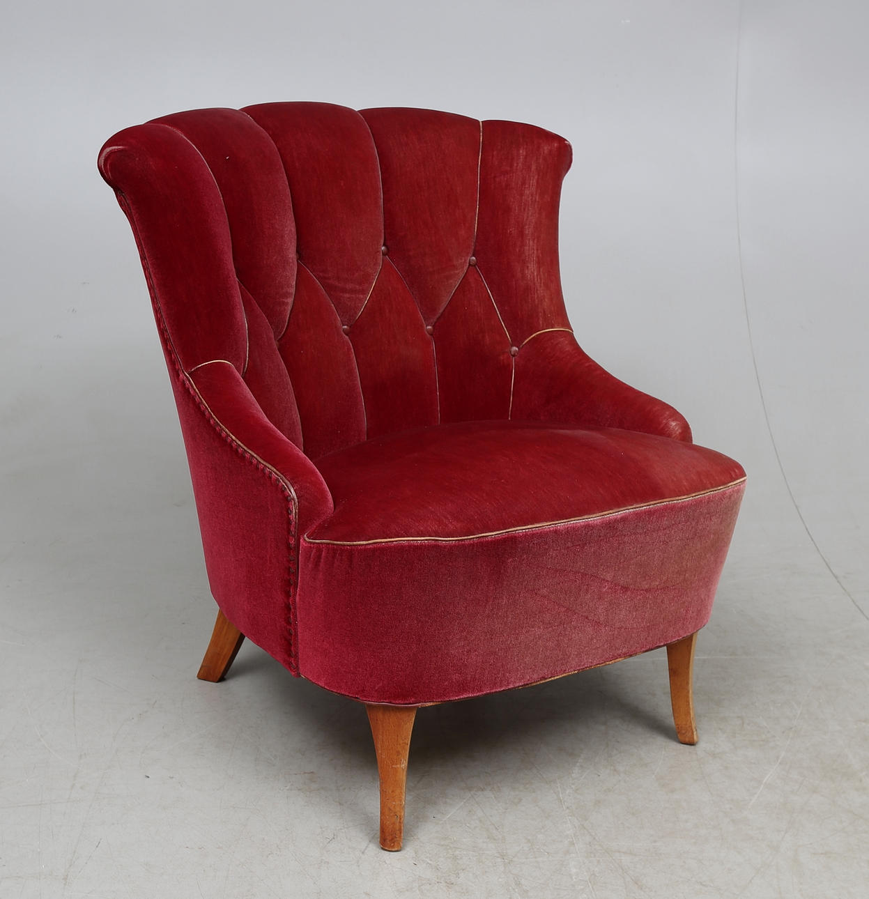 FÅTÖLJ, så kallad emmafåtölj, rokokostil, 1900-tal.