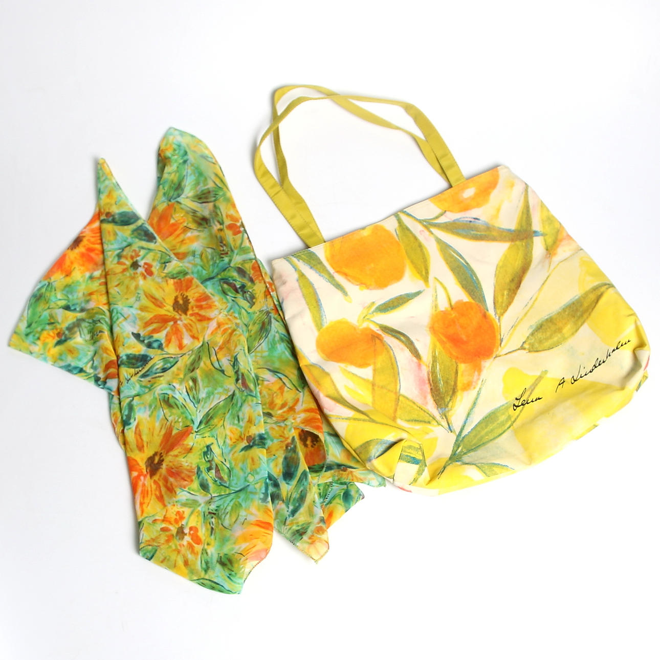 STRANDVÄSKA samt SCARFS, 3 delar, Lena A. Linderholm. 1900-talets andra hälft.