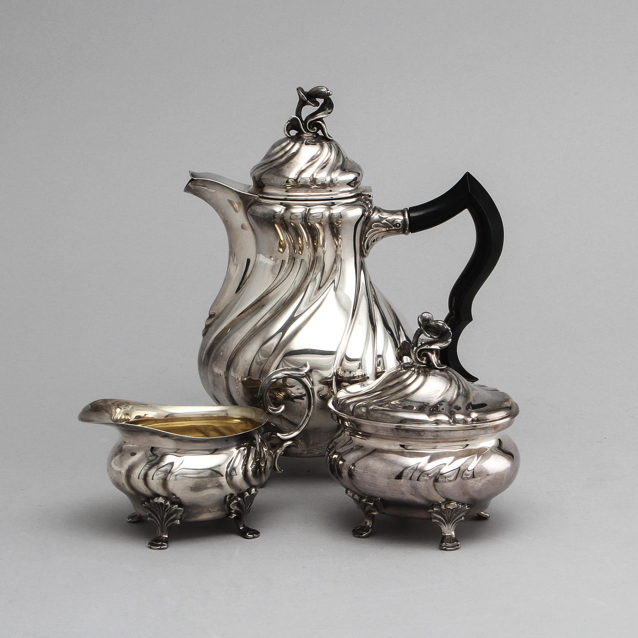 KAFFESERVIS, 3 delar, silver, C G Hallberg, rokokstil, vikt ca 1300 gram.