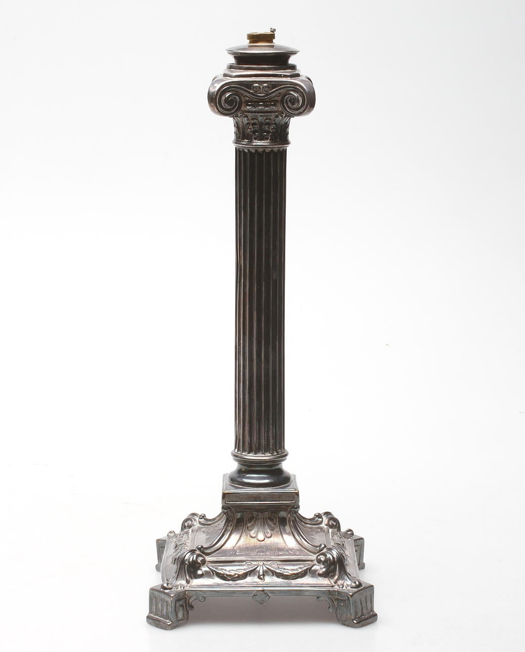 LAMPFOT, nysilver, 1900-talets första hälft.