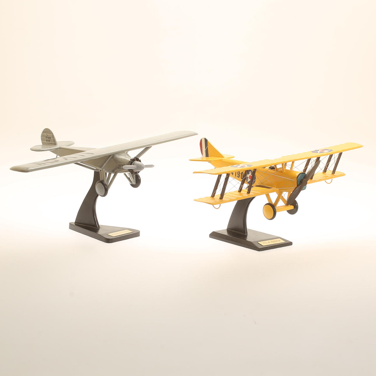 FLUGMODELLE, 2 Stück, Holz.