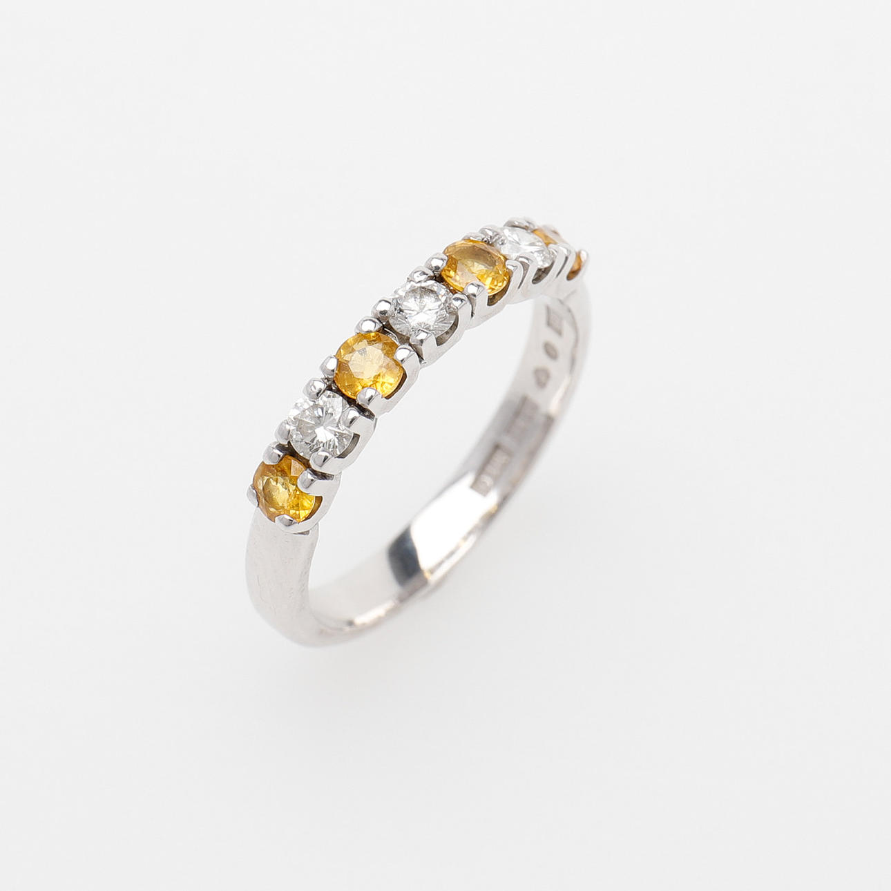 RING, DIAMNTER OCH SAFIRER.