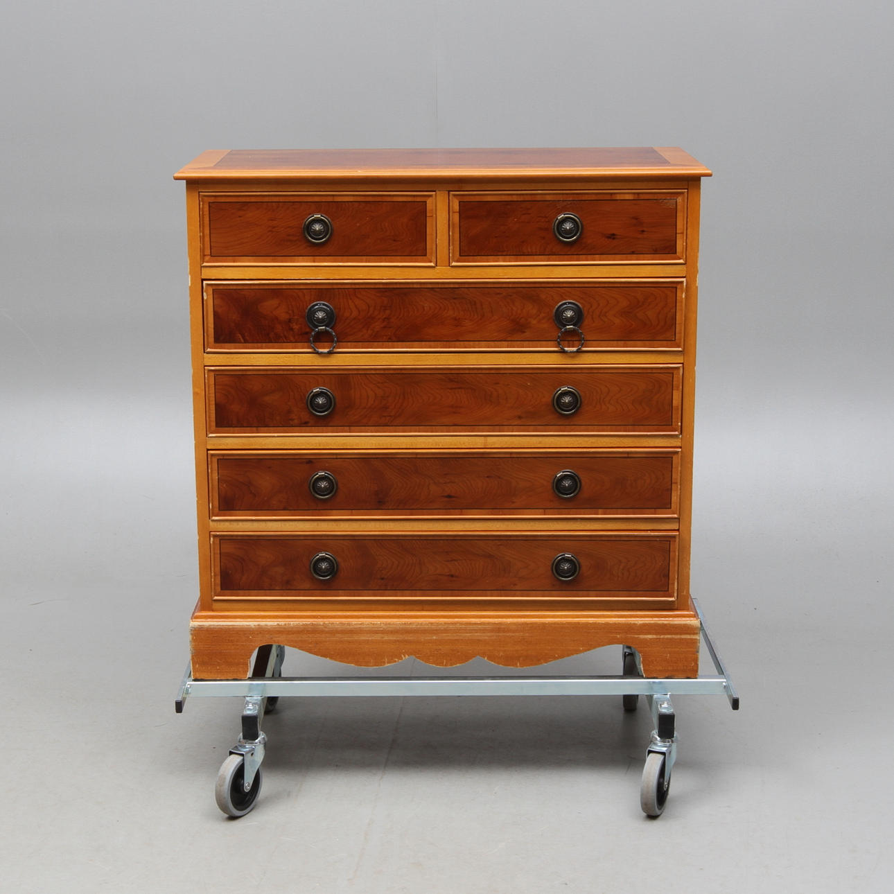 BYRÅ, engelsk stil, 1900-talets andra hälft.