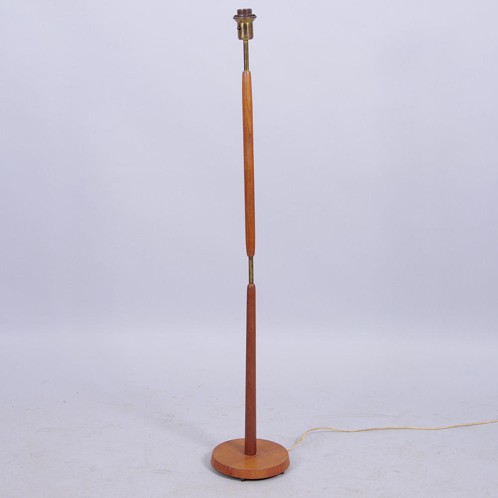 GOLVLAMPA, teak/mässing.