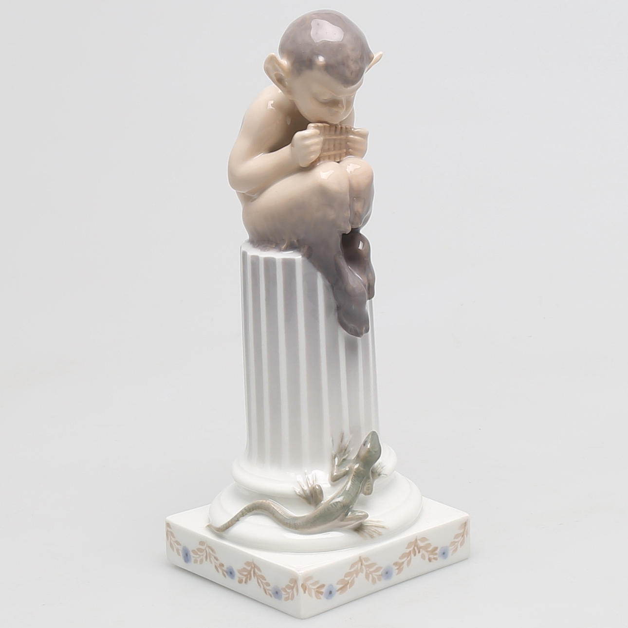 FIGURIN i porslin, Faun på kolonn med ödla, Christian Thomsen, Royal Copenhagen, Danmark.