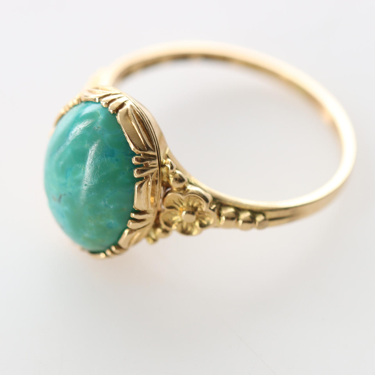 RING MED GRÖN STEN, 18K guld, 1937.