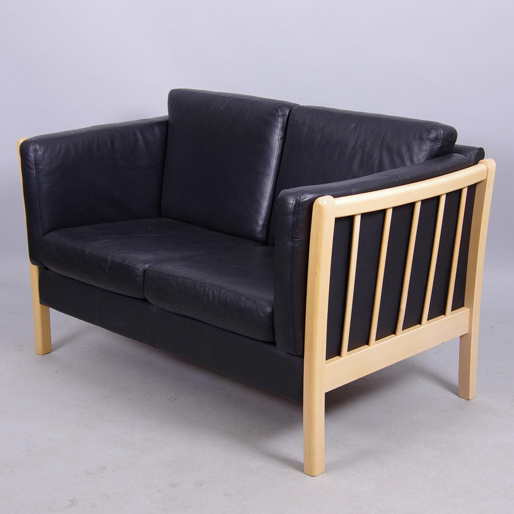 SOFFA, svart skinn/bok, 2000-tal.