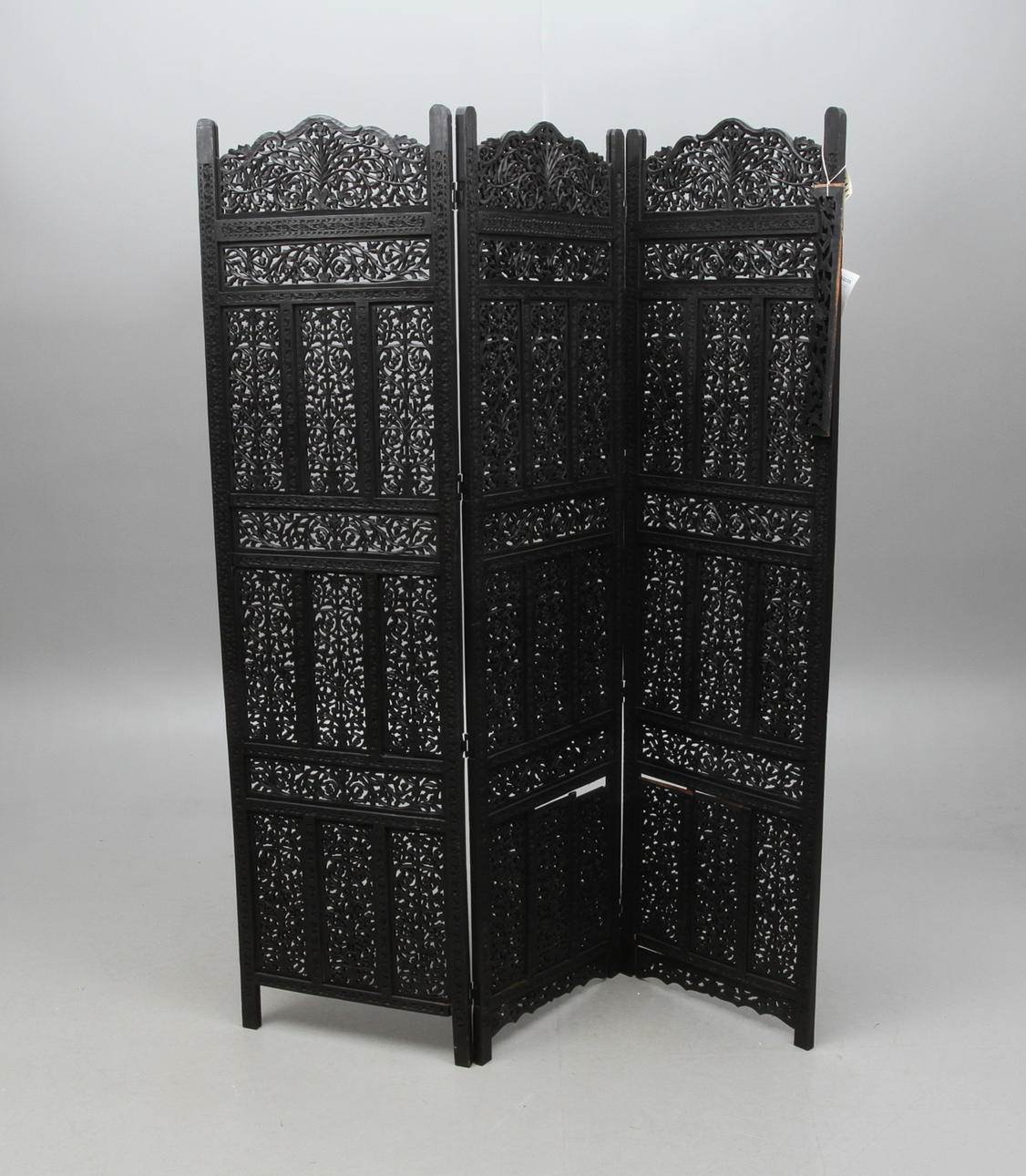 VIKVÄGG, trä, orientalisk, 1900-talets andra hälft.