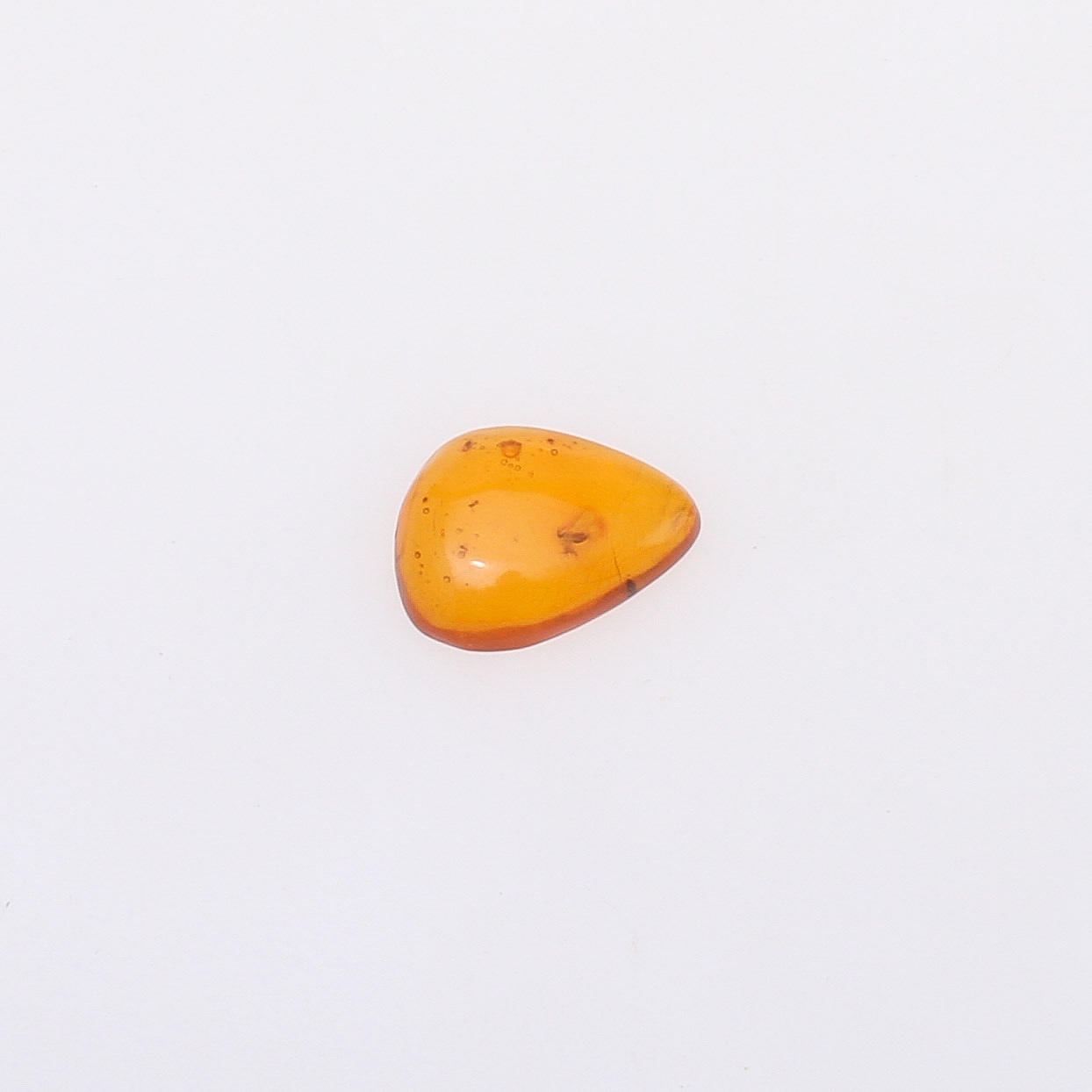 ÄDELSTEN, bärnsten. Vikt ca 8,5 ct.