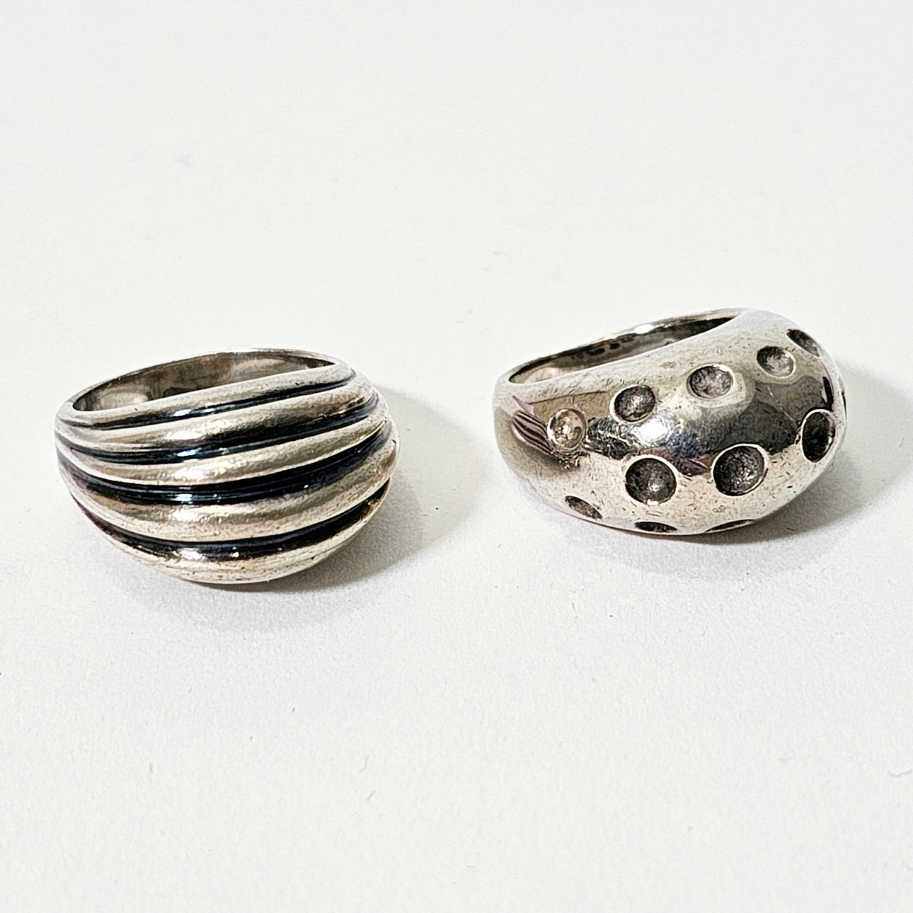 KAKSI 50-LUVUN DESIGN-SORMUSTA.