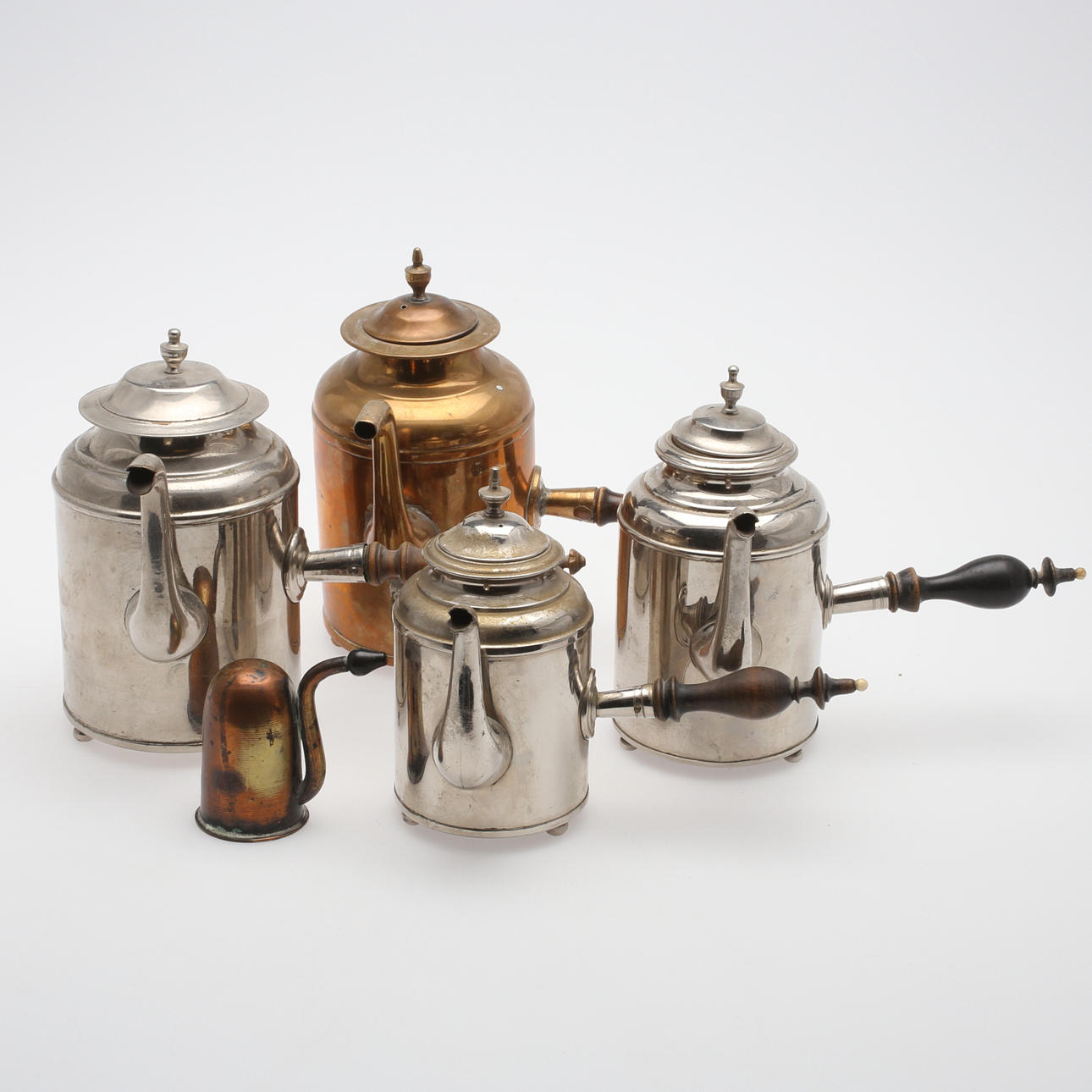 KAFFEKANNOR, 4 st, brons samt metall, 18/1900-tal.