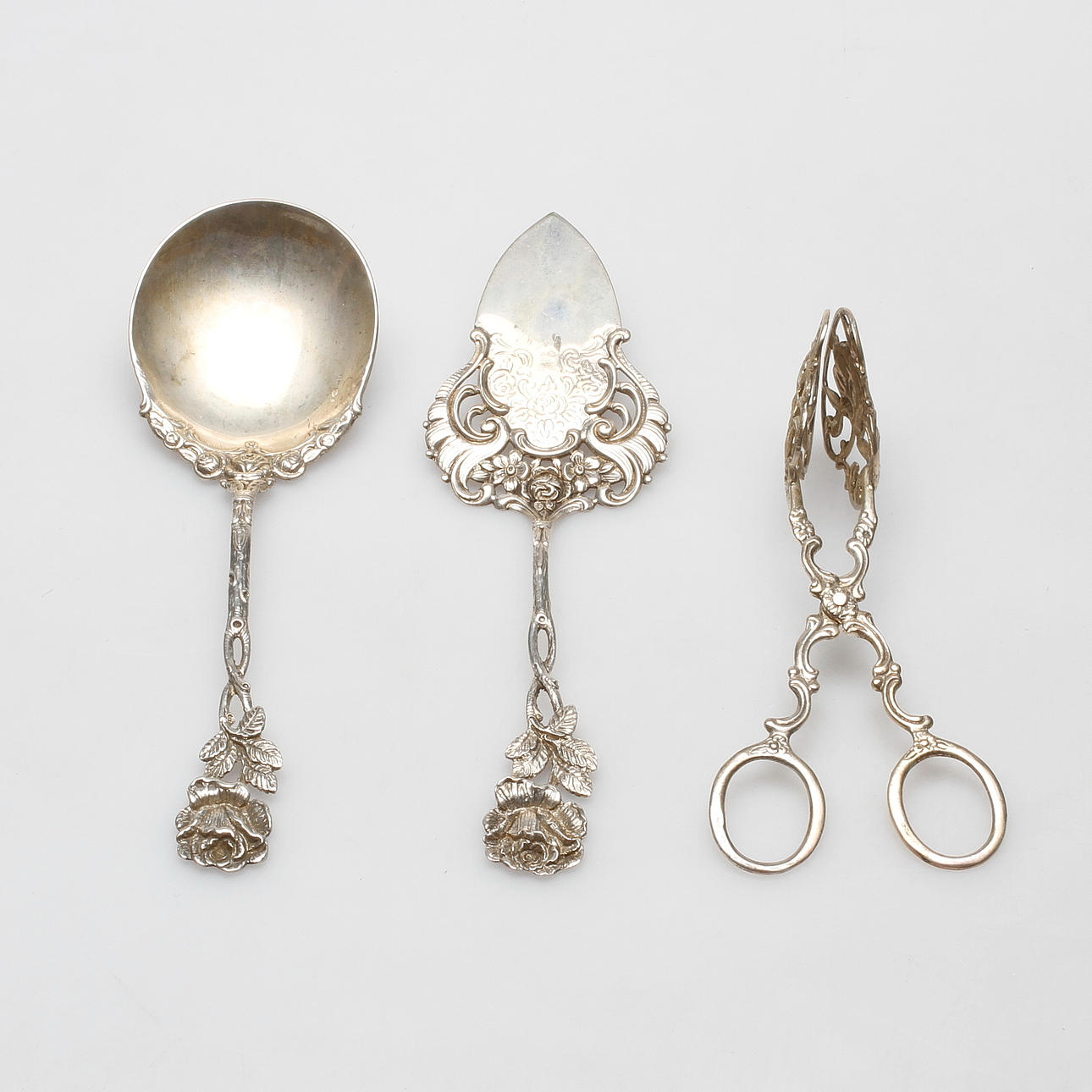 SILVERFÖREMÅL, 3 delar, 1900-tal, vikt ca. 110 gram.