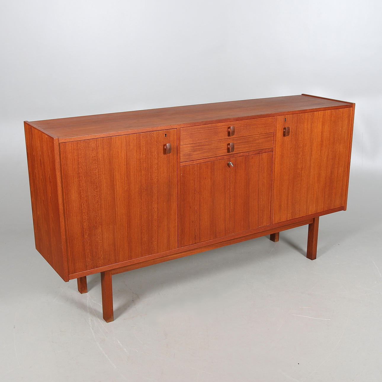 SIDEBOARD, 1960-tal.