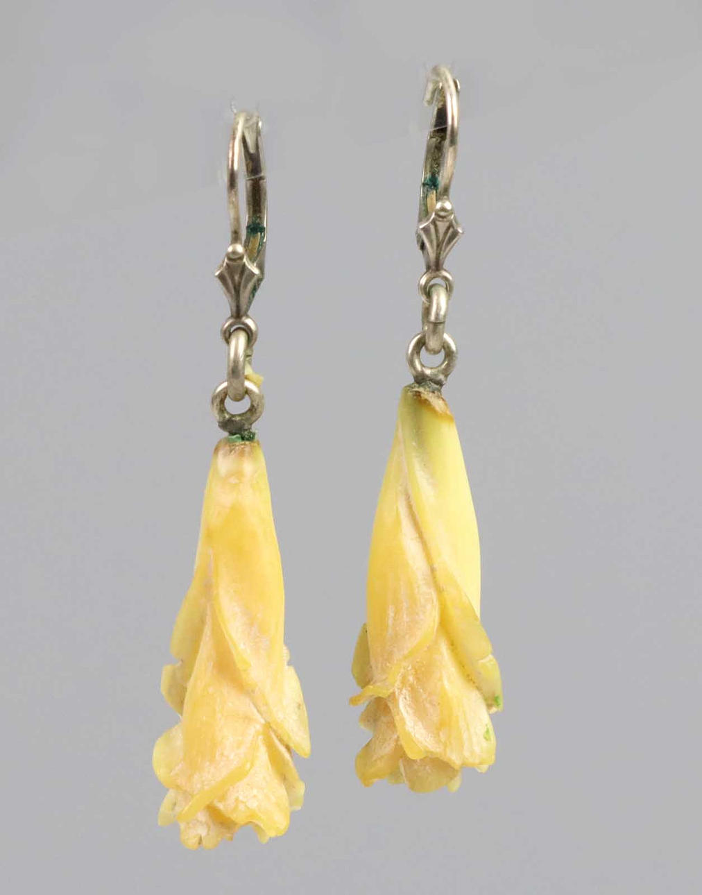 Antike handgeschnittene Blütenohrringe, Silber 835.