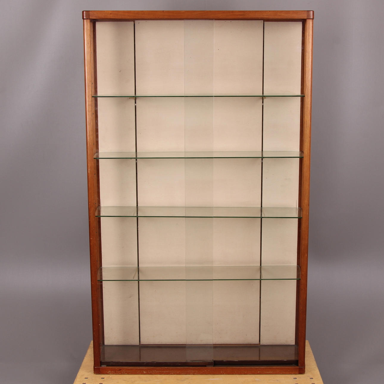 MONTERSKÅP/VITRINSKÅP, 1900-talets mitt.