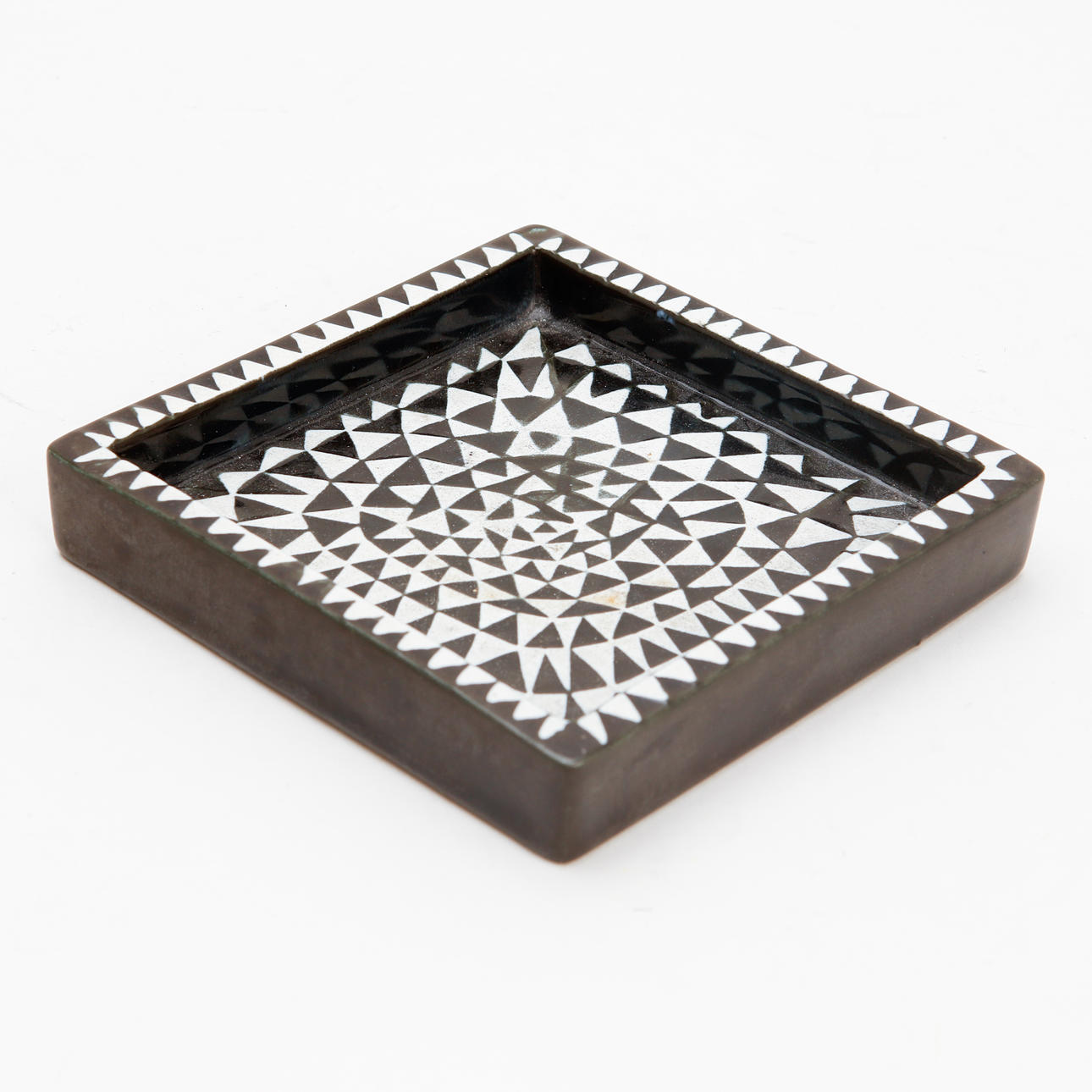 STIG LINDBERG. Fat, stengods, "Domino".