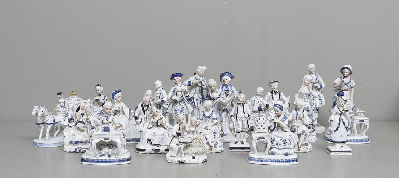FIGURINER, 22 st, porslin, rokokostil, 1900-talets andra hälft.