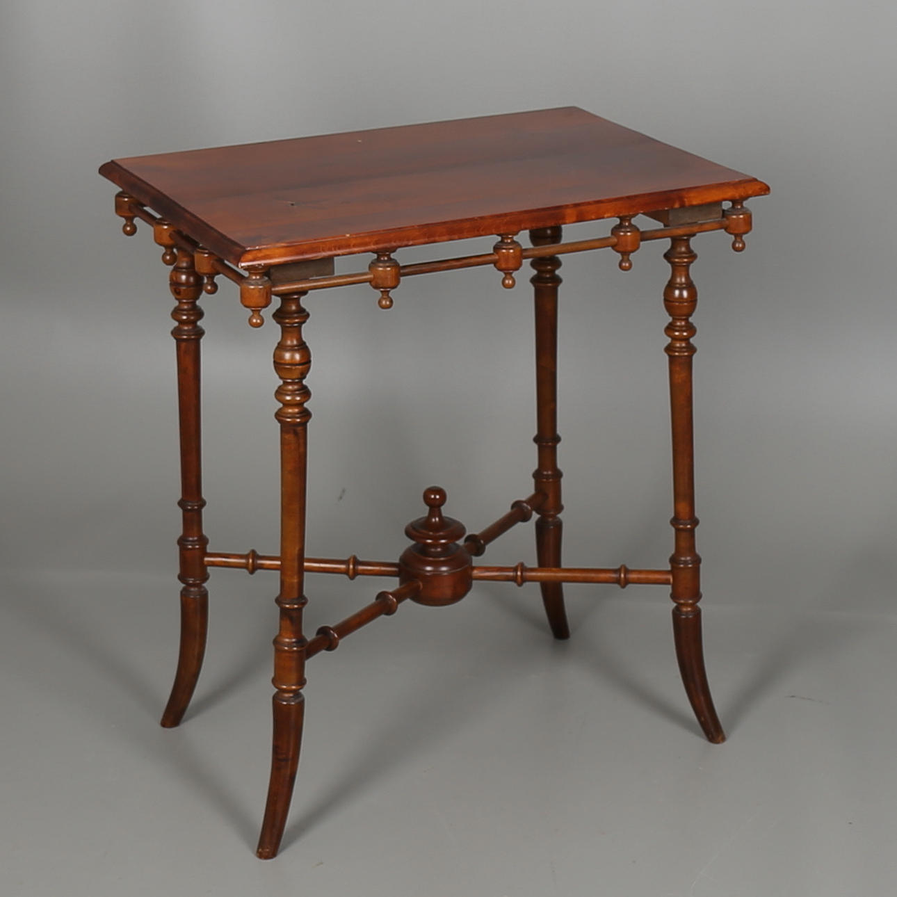 BORD i nyrenässans-stil, omkring 1900.