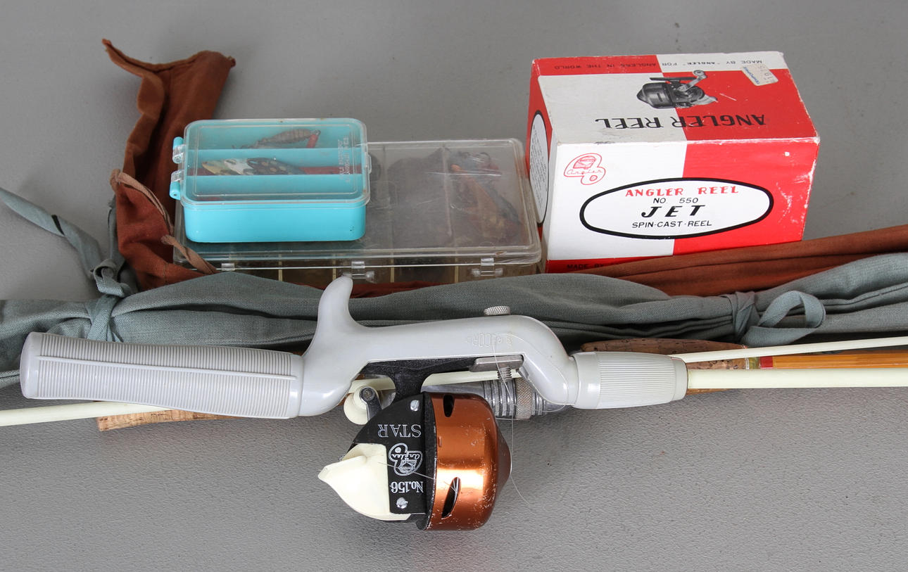 FISKESPÖ, 2 st, Arjon samt Record och FISKERULLAR, 2 st, Angler, samt div drag.