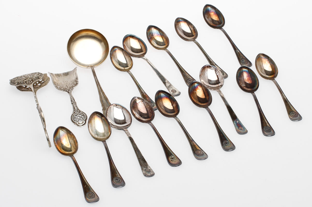 SILVERFÖREMÅL, 17 delar, vikt ca 276 gram.