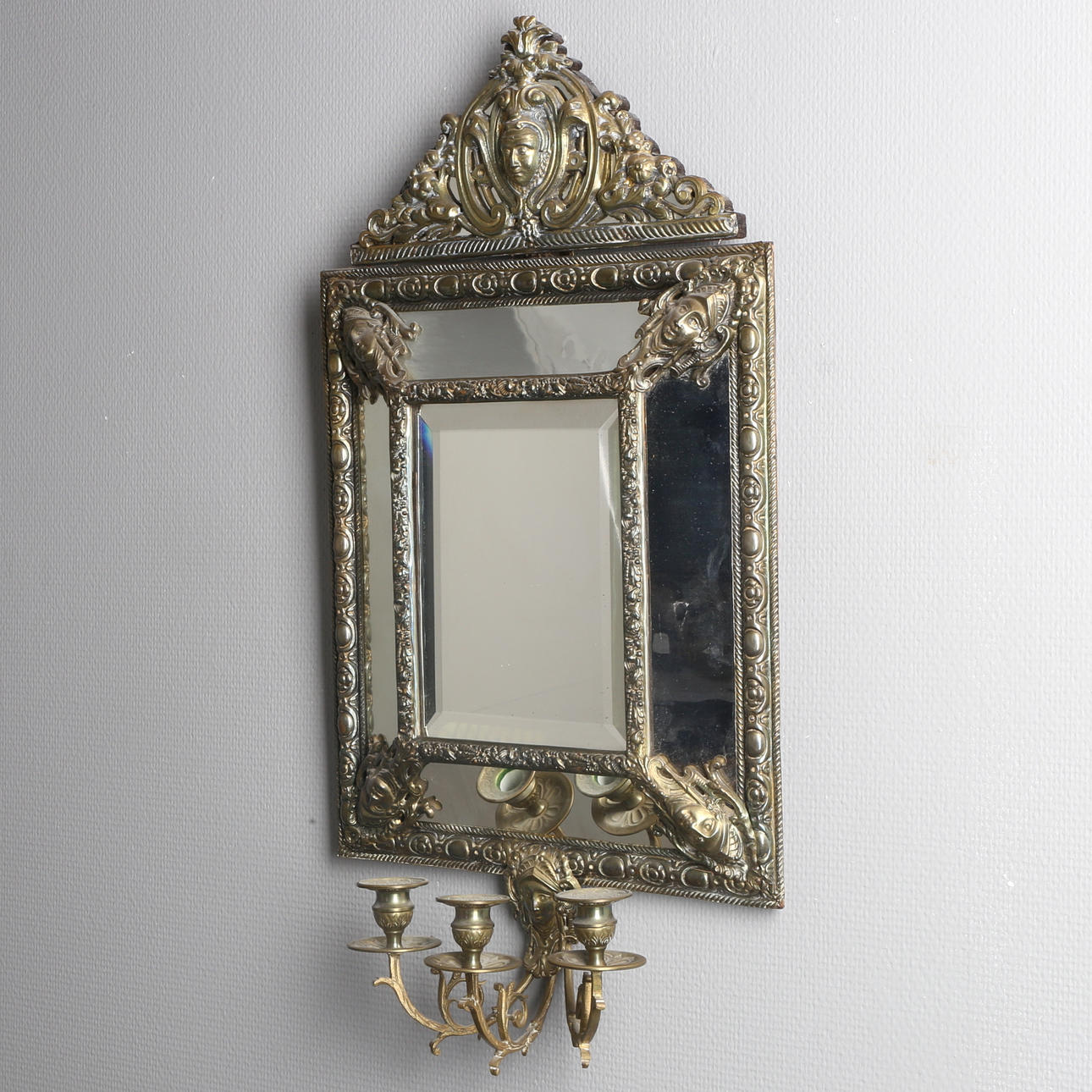 SPEGELLAMPETT, med 3 ljusarmar, 1900-talets senare del.