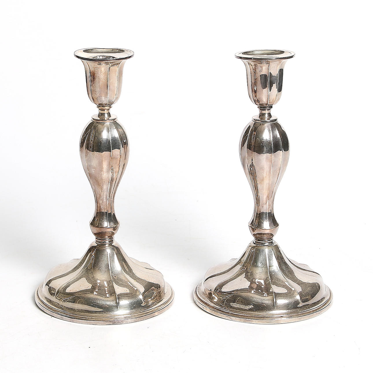 LJUSSTAKAR, 1 par, 830 silver, rokokostil. 1900-talets första hälft.