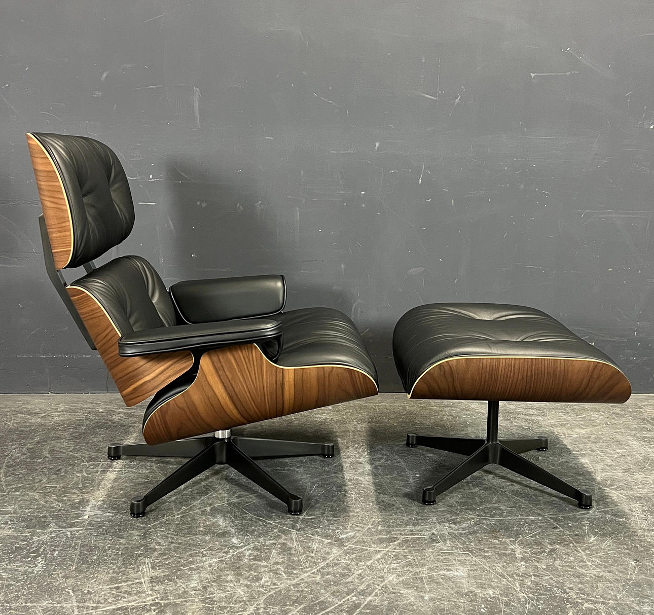 CHARLES & RAY EAMES. LOUNGE CHAIR WITH OTTOMAN XL.